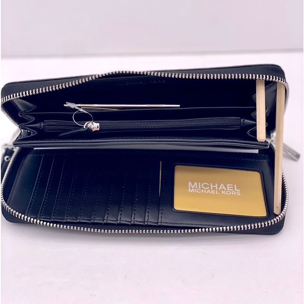 Michael Kors Jet Set Travel Large Signature
Logo and Metallic Continental Wallet - Picture 8 of 12